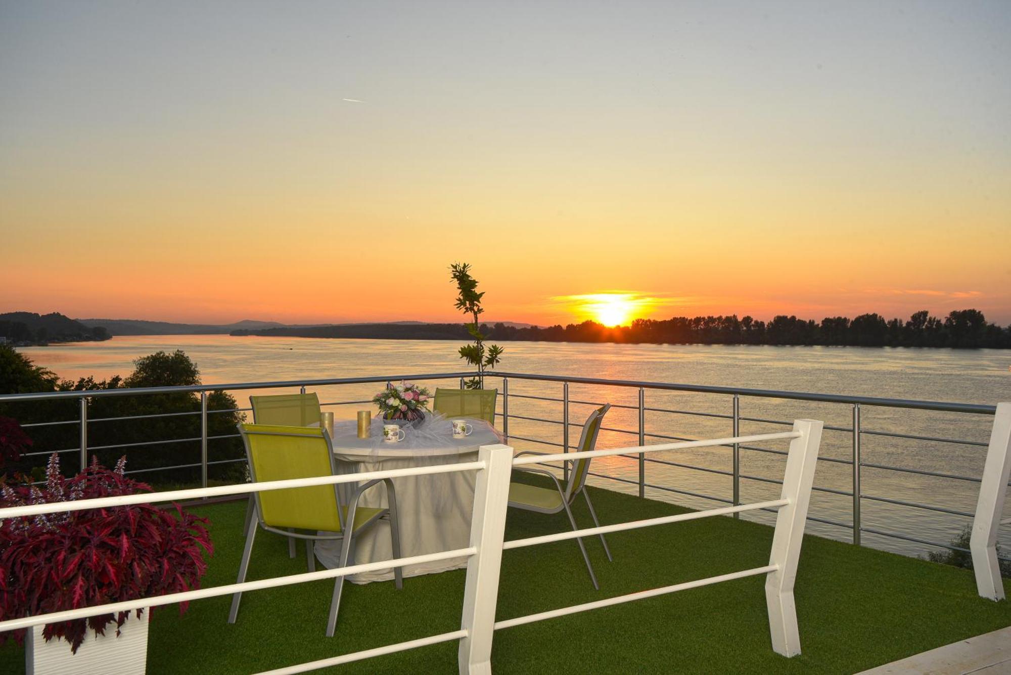 Apartments Villa Graf Smederevo Ngoại thất bức ảnh